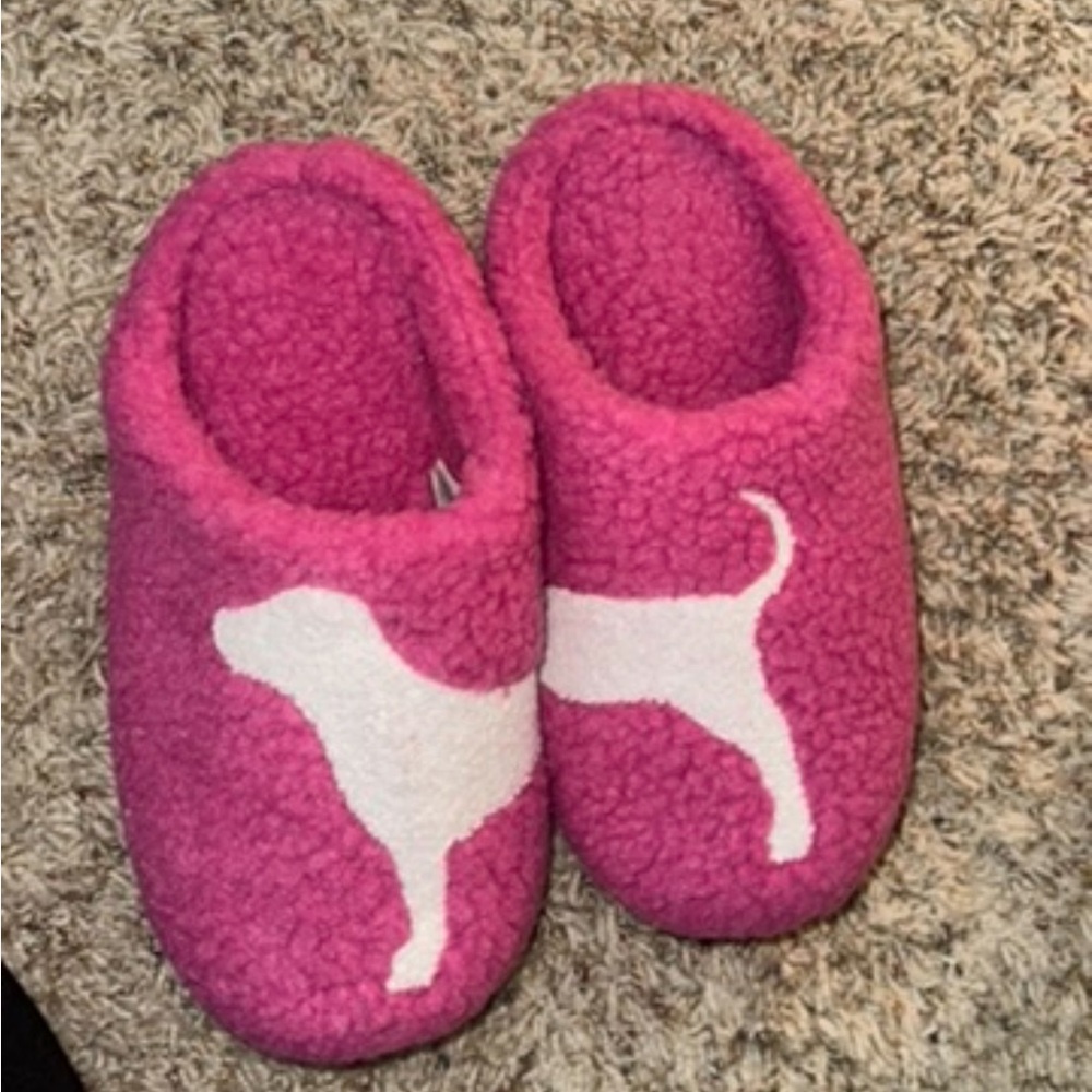 Pink by Victoria’s Secret 🩷 slippers size small